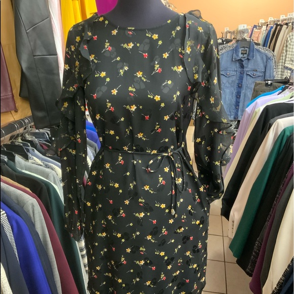 Show off your beautiful figure from size 4-14 - Picture 1 of 3